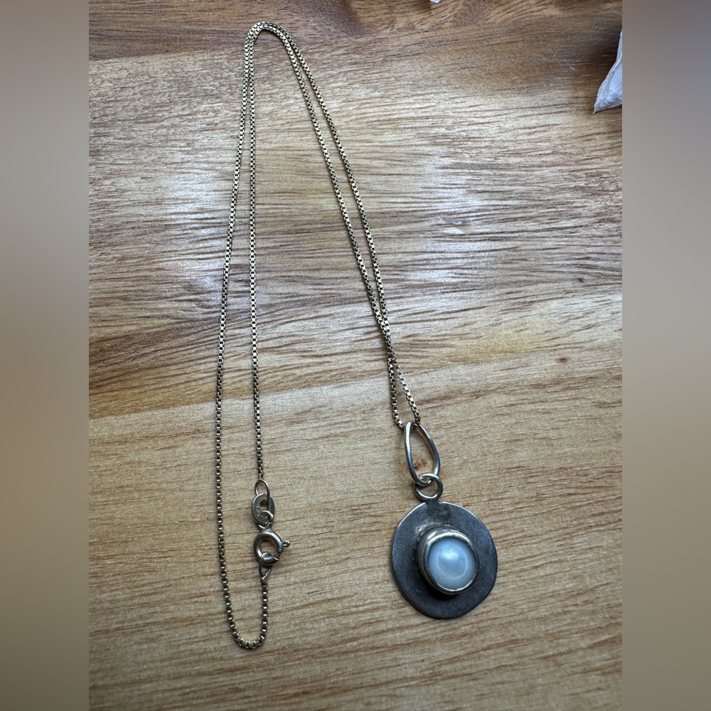 Sterling Silver Pearl pendant and chain